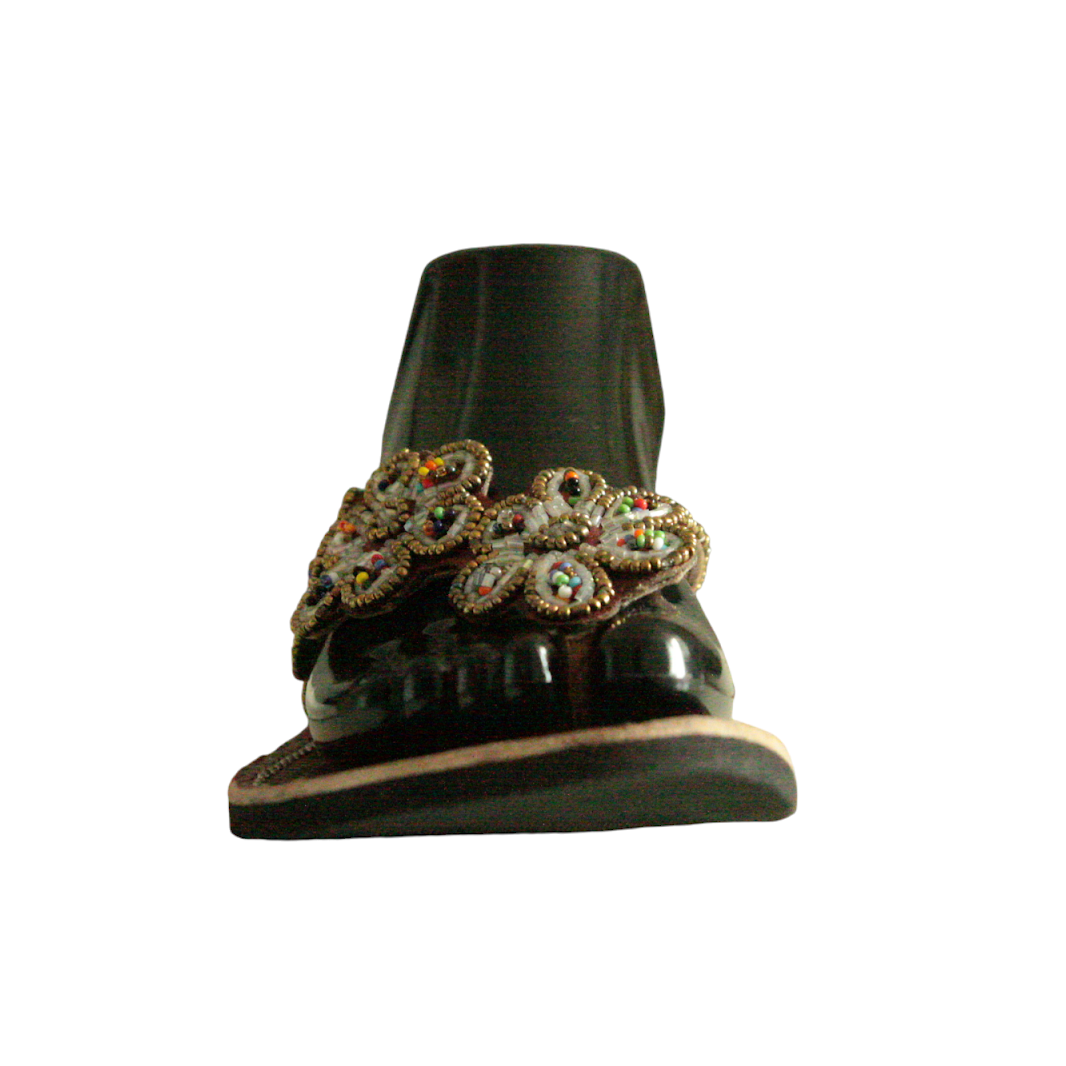 Sandale africaine fleurie et perlée en cuir - KAMEKU